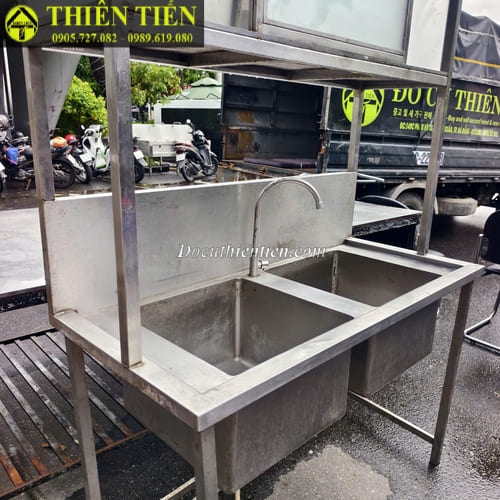 Bồn rửa đôi kèm kệ (5)