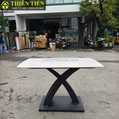 Bàn ăn mặt men (1)