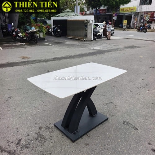 Bàn ăn mặt men (4)