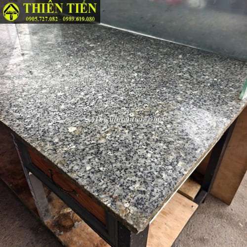 Bàn bếp mặt đá kèm tủ kính (4)