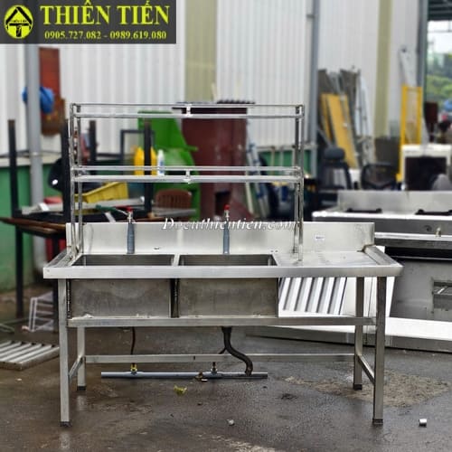 Bồn rửa đôi kèm kệ (1)