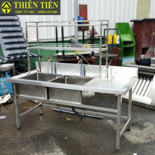 Bồn rửa đôi kèm kệ (2)