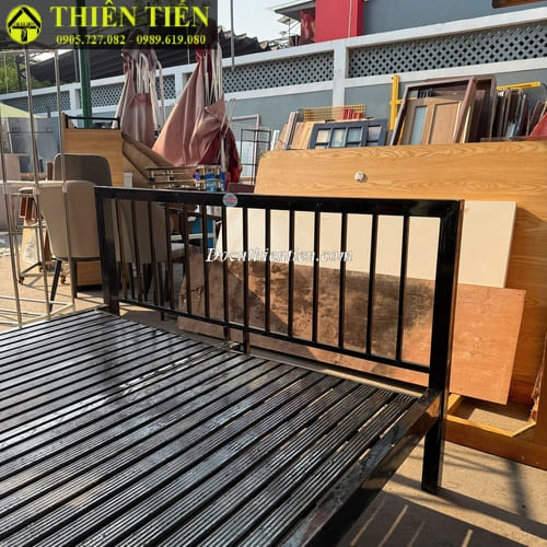 Giường sắt 1m6 đen (2)