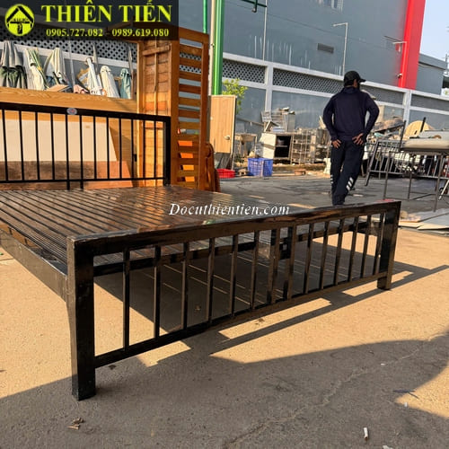 Giường sắt 1m6 đen (3)