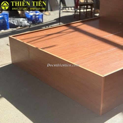Giường 1m8 nhựa (3)