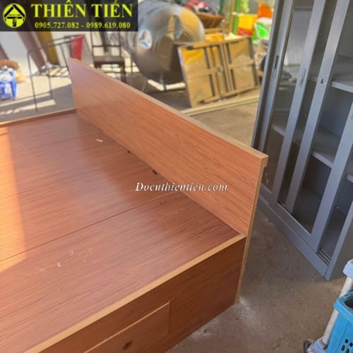 Giường 1m8 nhựa (5)