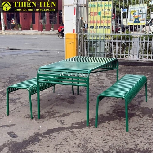 Ghế băng sọc xanh (1)