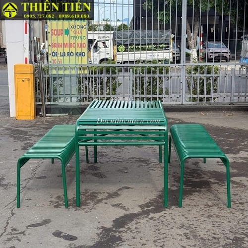 Ghế băng sọc xanh (3)