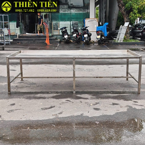 Bàn hải sản (1)