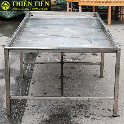 Bàn hải sản (2)