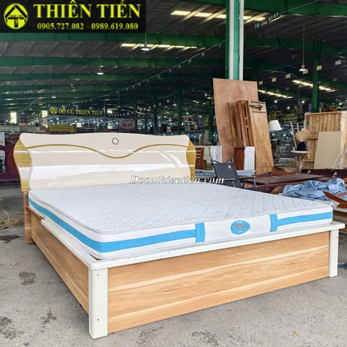 Giường 1m8 MDF kèm nệm (1)