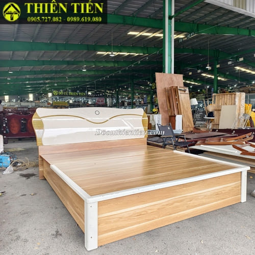 Giường 1m8 MDF kèm nệm (3)